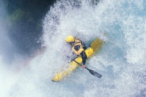 中国足球国家队边路突破战术对中场协作要求分析，足球边路突破集锦