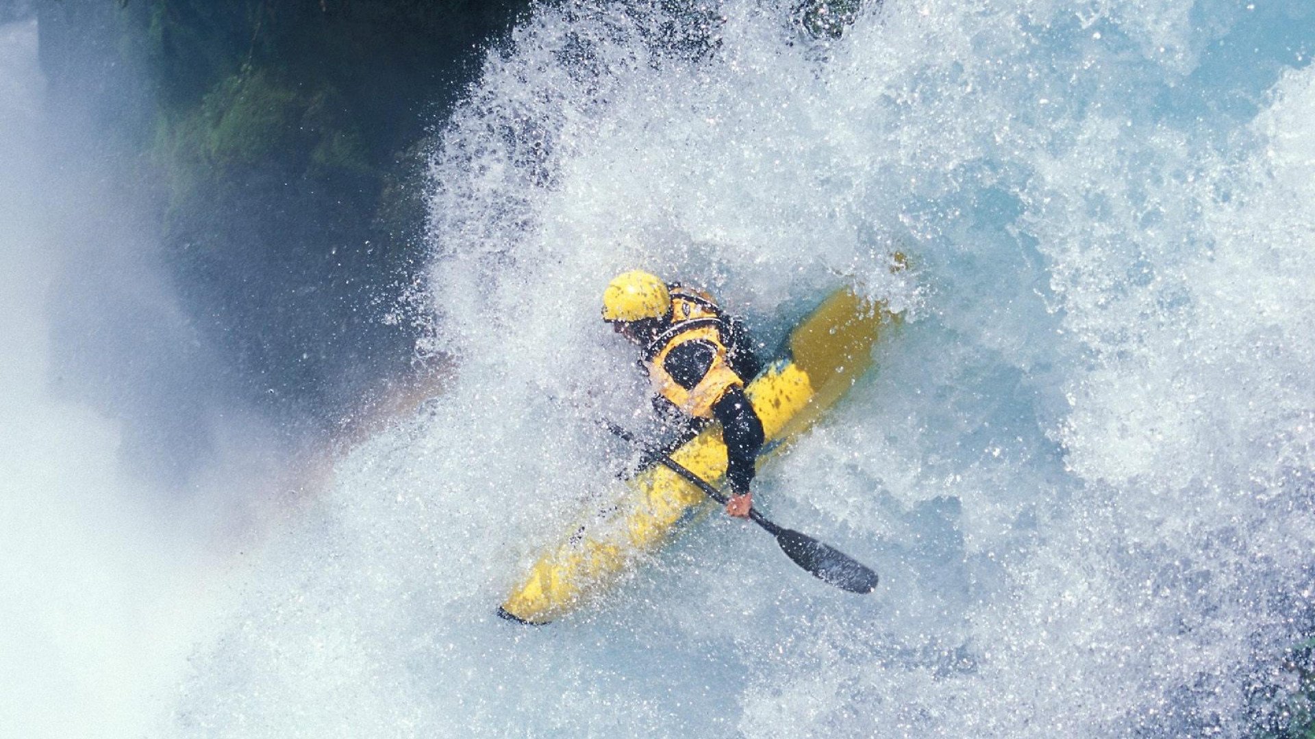 中国足球国家队边路突破战术对中场协作要求分析，足球边路突破集锦